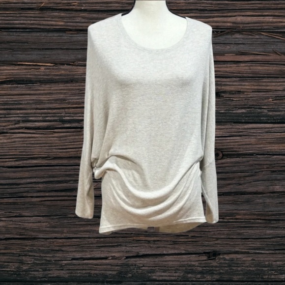 White House Black Market Bat Wing Top - Picture 1 of 4
